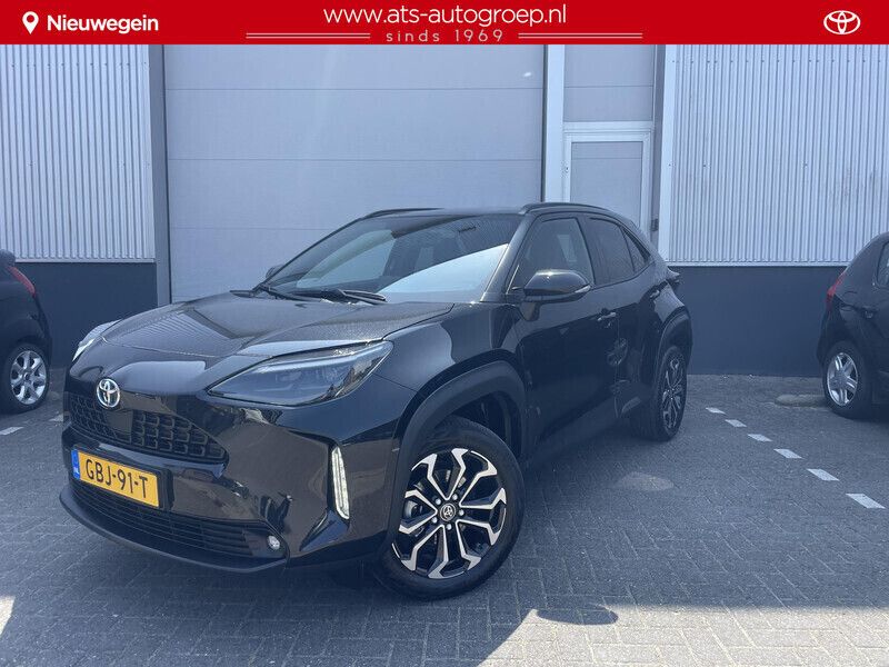Zwart Gebruikt 2024 Toyota Yaris Cross SUV | € 29.350 (Eerlijke prijs) - Afbeelding 1/4