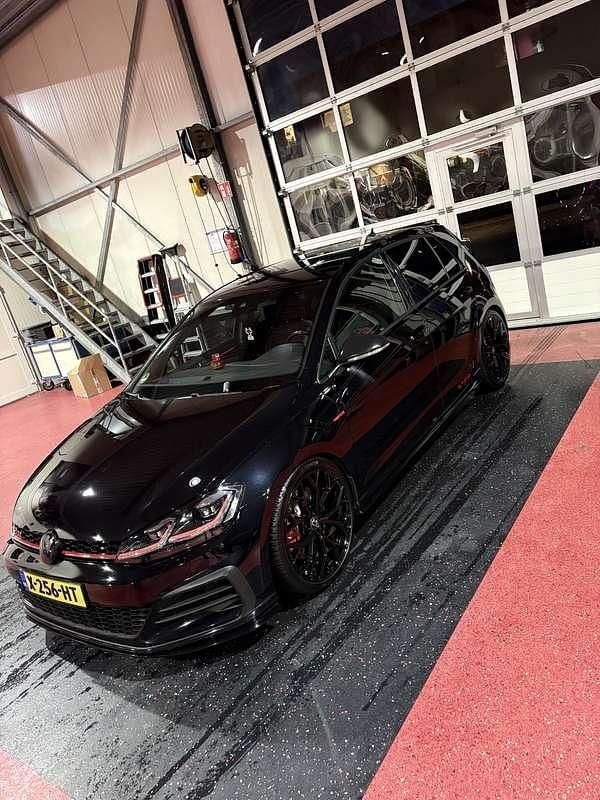 Zwart Gebruikt 2019 VW Golf VII GTI Stationwagen | € 27.500 (Super prijs) - Afbeelding 1/4