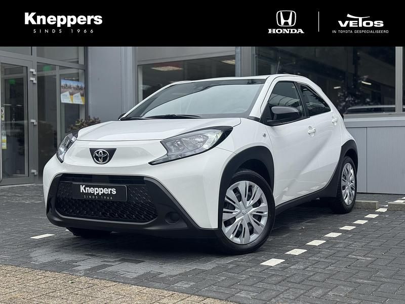 Wit Nieuw 2025 Toyota Aygo Play Hatchback | € 20.950 (Eerlijke prijs) - Afbeelding 1/4