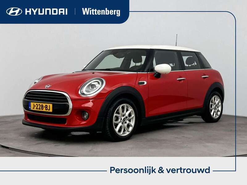 Rood, metallic lak Gebruikt 2020 Mini Cooper Pepper Hatchback | € 18.400 (Eerlijke prijs) - Afbeelding 1/3