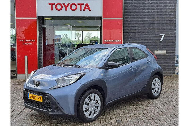 Gebruikt 2024 Toyota Aygo Play Hatchback | € 18.339 (Eerlijke prijs) - Afbeelding 1/1