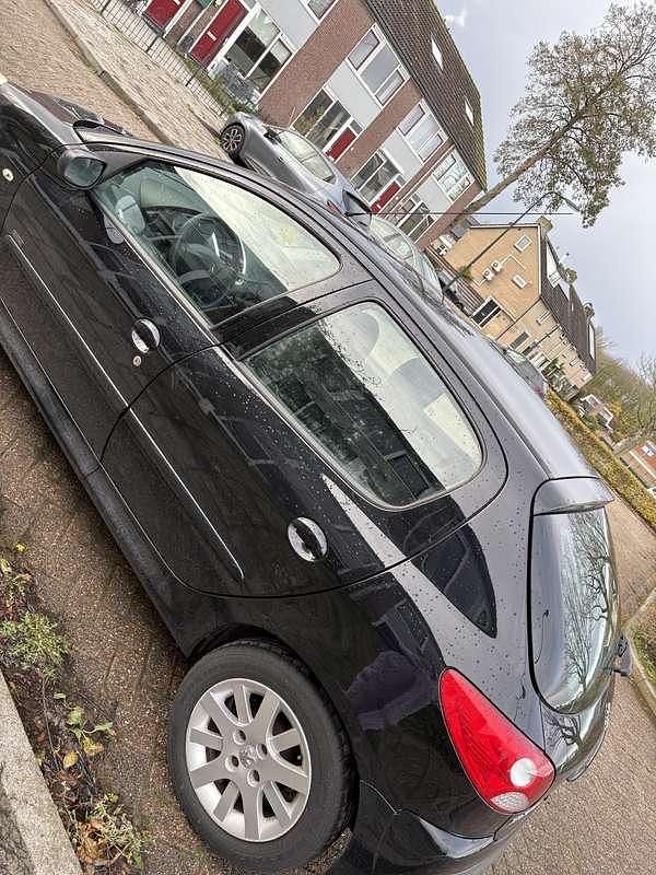 Zwart Gebruikt 2011 Peugeot 206 Sportium Hatchback | € 1.500 (Eerlijke prijs) - Afbeelding 1/4