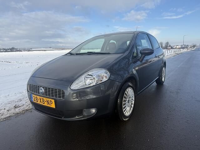Grijs Occasion 2007 Fiat Grande Punto Dynamic Hatchback | € 1.390 (Eerlijke prijs) - Afbeelding 1/4