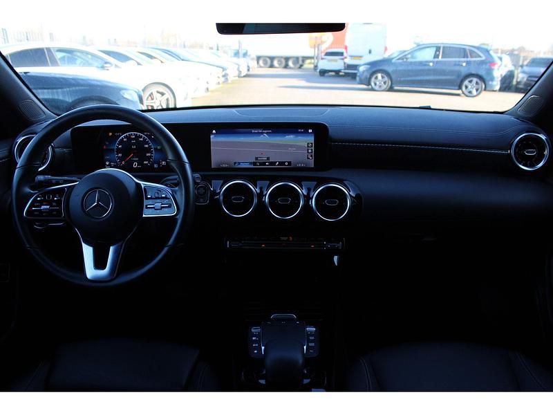 Occasion Mercedes CLA180 Business 136 PK (100 kW) 2022 Zwart Sedan