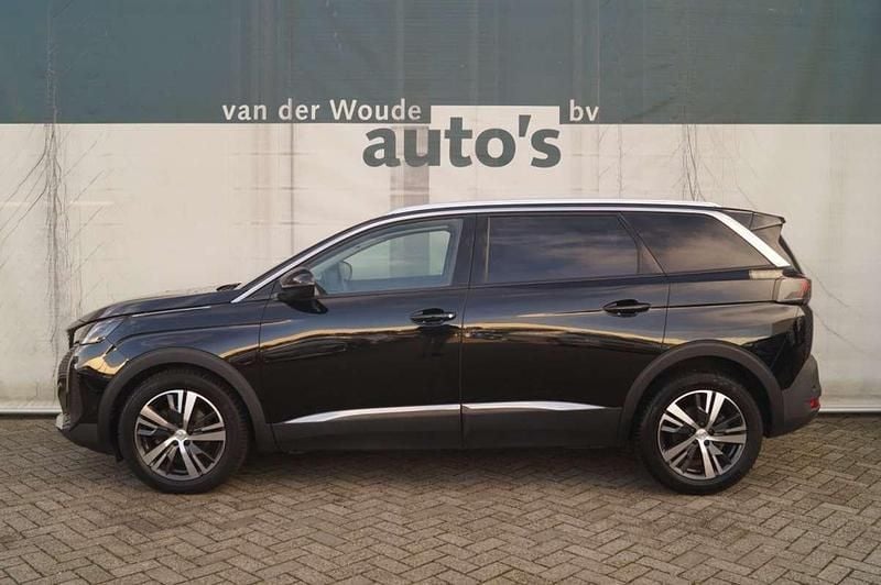 Zwart (metallic) Gebruikt 2021 Peugeot 5008 Allure SUV | € 17.900 (Eerlijke prijs) - Afbeelding 1/4