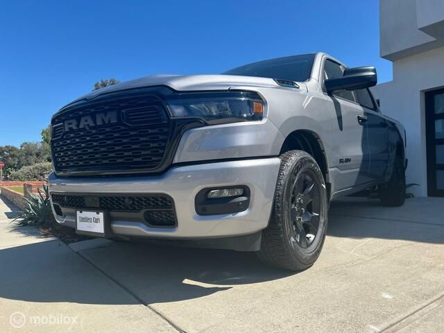 Grijs Nieuw 2024 Dodge Ram Pickup | € 51.950 - Afbeelding 1/4