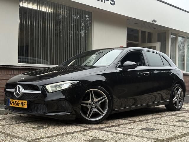 Zwart Occasion 2019 Mercedes A180 Advantage Hatchback | € 16.500 (Super prijs) - Afbeelding 1/4