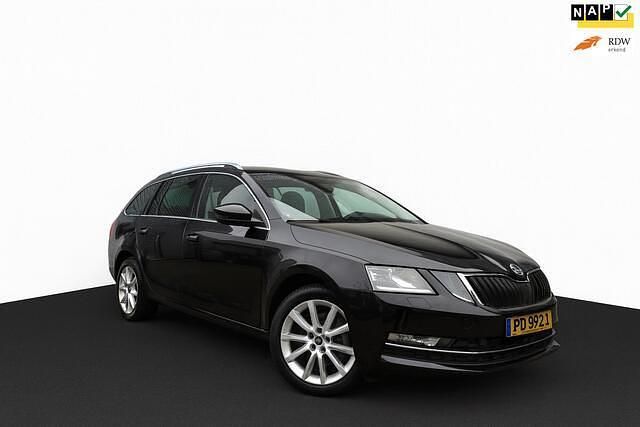 Zwart (metallic) Occasion 2017 Skoda Octavia Business Line Stationwagen | € 10.950 (Eerlijke prijs) - Afbeelding 1/4