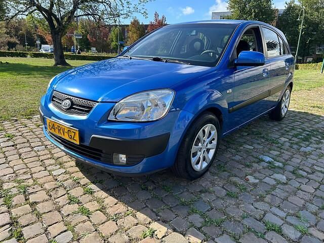 Blauw Gebruikt 2005 Kia Rio Hatchback | € 2.499 (Duur) - Afbeelding 1/4