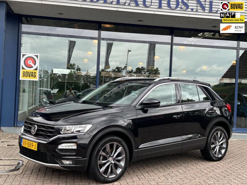 Zwart Gebruikt 2019 VW T-Roc Style SUV | € 17.499 (Eerlijke prijs) - Afbeelding 1/4