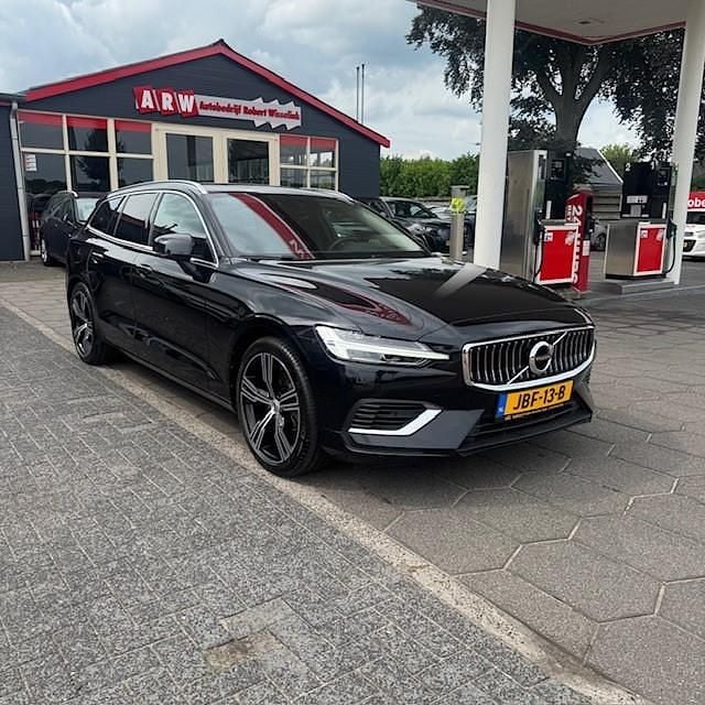 Zwart Gebruikt 2022 Volvo V60 R-Design Stationwagen | € 34.950 (Goede deal) - Afbeelding 1/4