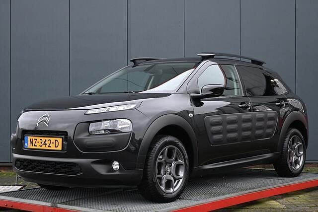 Zwart Gebruikt 2017 Citroën C4 PureTech SUV | € 7.450 (Goede deal) - Afbeelding 1/4
