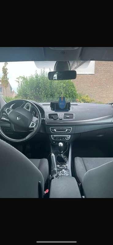Zilver Gebruikt 2012 Renault Mégane GrandTour Dynamique Stationwagen | € 2.500 (Goede deal) - Afbeelding 1/4