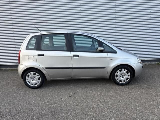 Occasion Fiat Idea Dynamic 95 PK (69 kW) 2005 Grijs (metallic) MPV