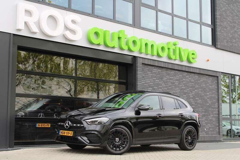 Zwart Gebruikt 2024 Mercedes GLA200 AMG line SUV | € 59.450 - Afbeelding 1/4