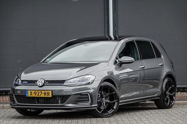 Grijs Gebruikt 2020 VW Golf VIII GTE Hatchback | € 22.950 (Super prijs) - Afbeelding 1/4