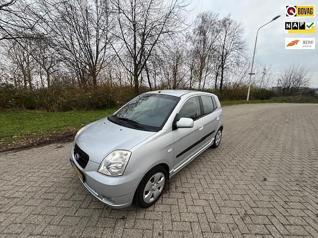 Grijs (metallic) Gebruikt 2007 Kia Picanto Hatchback | € 1.400 (Goede deal) - Afbeelding 1/4