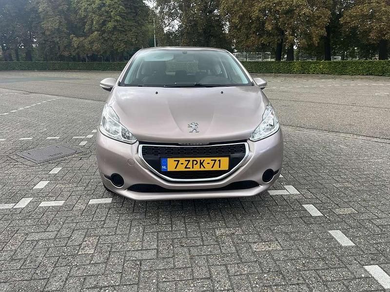 Grijs Gebruikt 2013 Peugeot 208 Active Hatchback | € 3.750 (Goede deal) - Afbeelding 1/4
