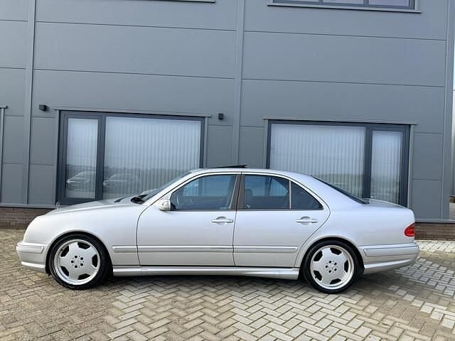 Occasion Mercedes E55 AMG AMG 354 PK (260 kW) 2001 Grijs (metallic) Sedan