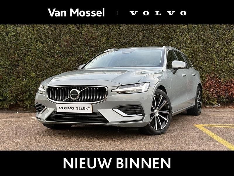 Grijs Occasion 2025 Volvo V60 Stationwagen | € 39.940 (Super prijs) - Afbeelding 1/4