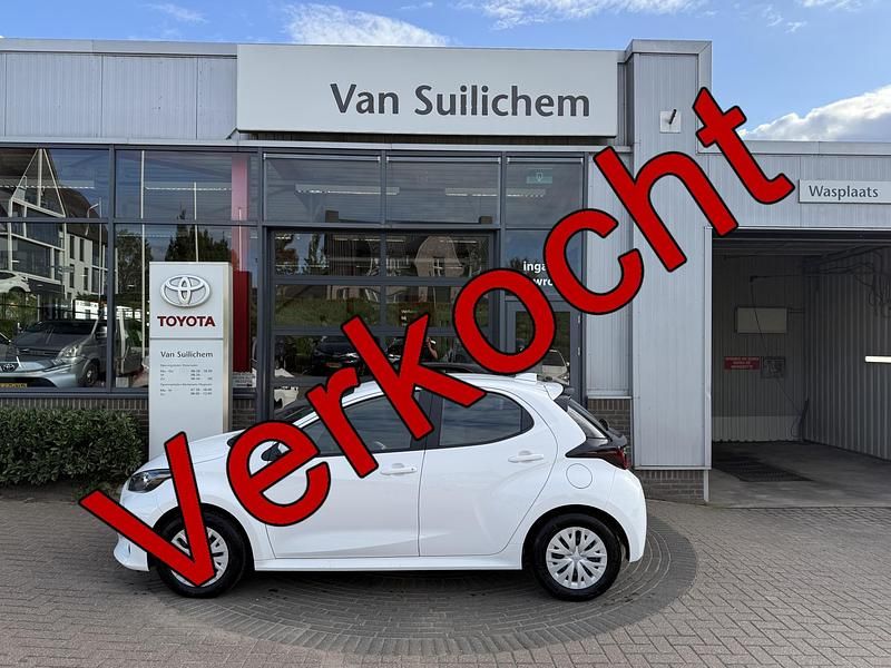 Wit Gebruikt 2024 Toyota Yaris Hybrid Comfort Hatchback | € 22.500 (Goede deal) - Afbeelding 1/4