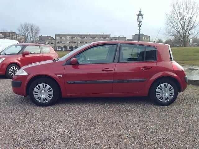 Occasion Renault Mégane II Expression 113 PK (83 kW) 2004 Rood Hatchback