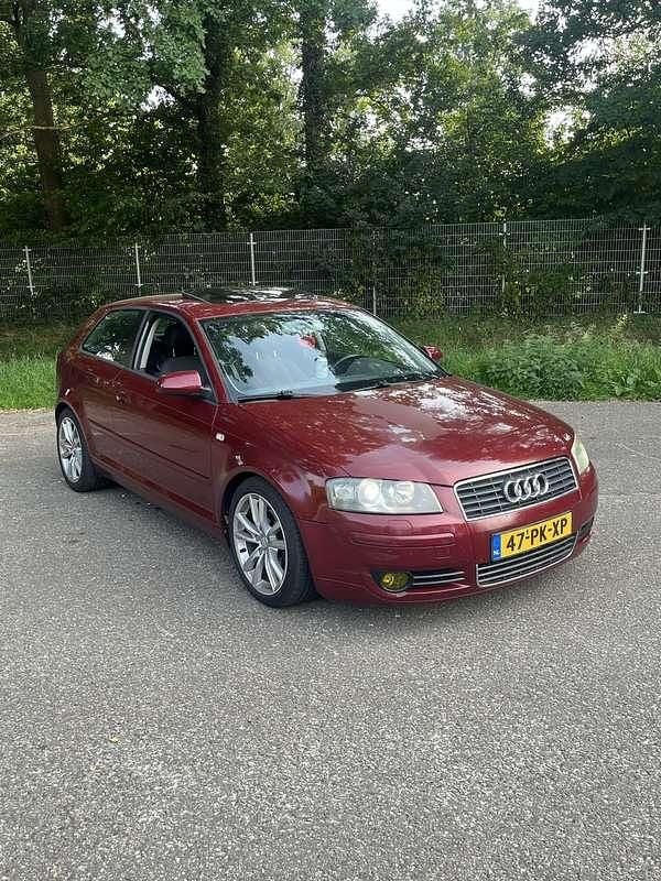 Rood Gebruikt 2004 Audi A3 Ambiente Hatchback | € 1.600 - Afbeelding 1/4