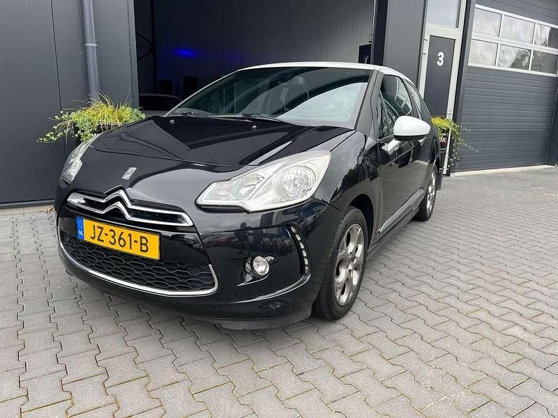 Zwart, metallic lak Gebruikt 2011 Citroën DS3 Chic Hatchback | € 3.999 (Goede deal) - Afbeelding 1/4