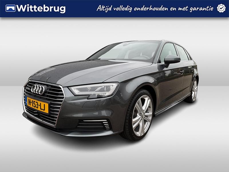 Grijs Gebruikt 2020 Audi A3 Sportback e-tron Sport Sedan | € 26.950 (Duur) - Afbeelding 1/3
