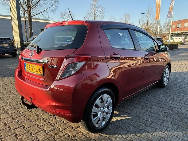 Occasion Toyota Yaris 99 PK (72 kW) 2012 Rood Hatchback