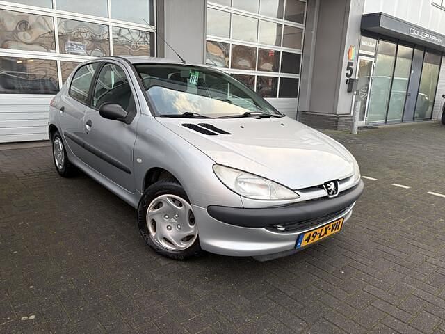 Grijs Gebruikt 2003 Peugeot 206 Hatchback | € 1.555 (Iets duurder) - Afbeelding 1/4