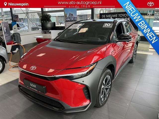 Rood Nieuw 2025 Toyota bZ4X SUV | € 45.900 - Afbeelding 1/4