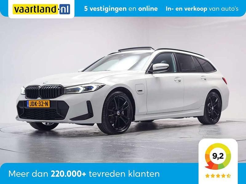 Wit, metallic lak Gebruikt 2022 BMW 330e M Sport Stationwagen | € 37.909 (Goede deal) - Afbeelding 1/4