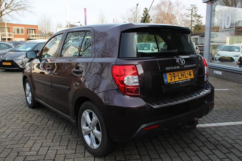 Occasion Toyota Urban Cruiser 101 PK (74 kW) 2010 Paars Hatchback