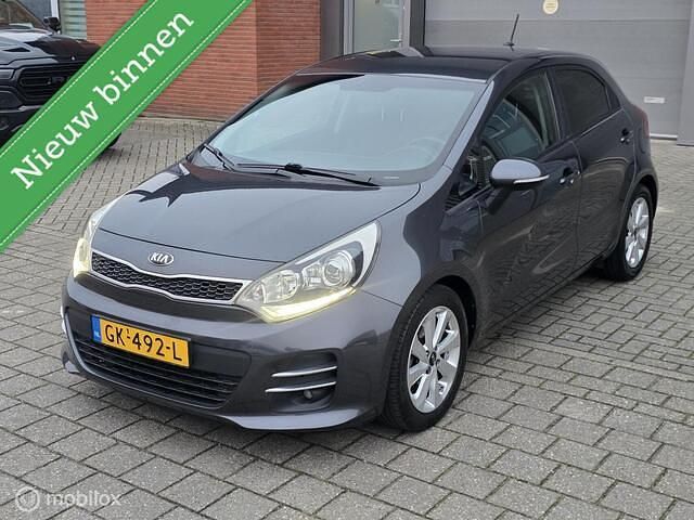 Grijs Occasion 2015 Kia Rio Hatchback | € 7.295 (Eerlijke prijs) - Afbeelding 1/4