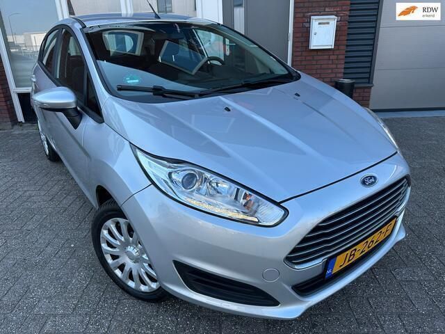 Grijs Gebruikt 2016 Ford Fiesta Style Hatchback | € 6.999 (Goede deal) - Afbeelding 1/4
