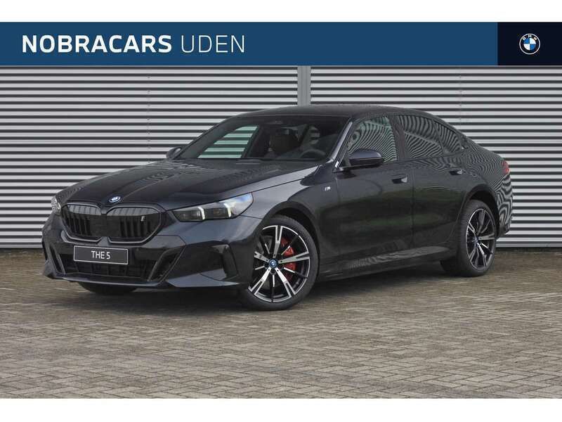 Zwart Nieuw 2024 BMW i5 M Sport Sedan | € 87.831 (Eerlijke prijs) - Afbeelding 1/4