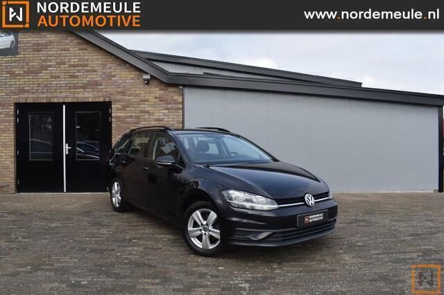 Zwart, andere lak Gebruikt 2019 VW Golf VII Comfortline Stationwagen | € 10.900 (Goede deal) - Afbeelding 1/4