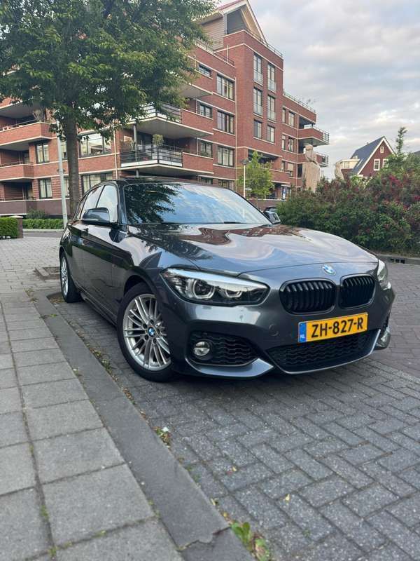 Grijs Gebruikt 2019 BMW 118 Hatchback | € 18.450 (Eerlijke prijs) - Afbeelding 1/4