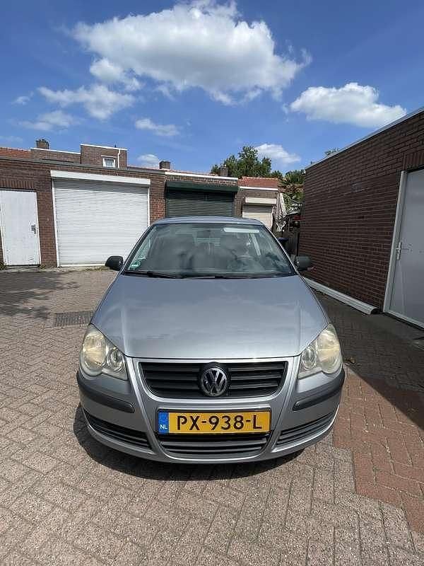 Grijs Gebruikt 2006 VW Polo Trendline Hatchback | € 2.100 (Goede deal) - Afbeelding 1/4