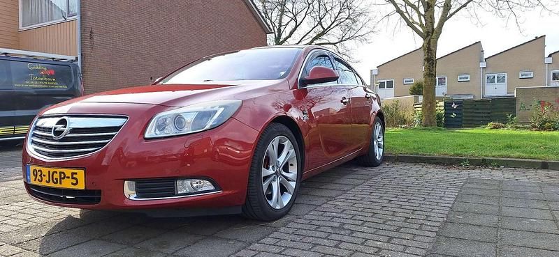 Occasion Opel Insignia Cosmo 220 PK (161 kW) 2009 Rood Sedan