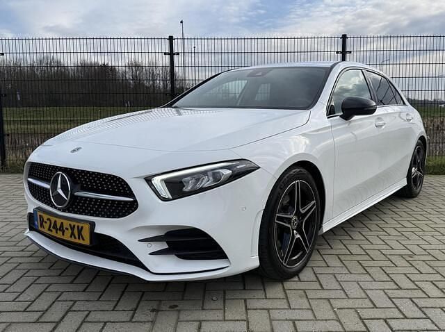Occasion Mercedes A180 AMG line 136 PK (100 kW) 2022 Wit Hatchback