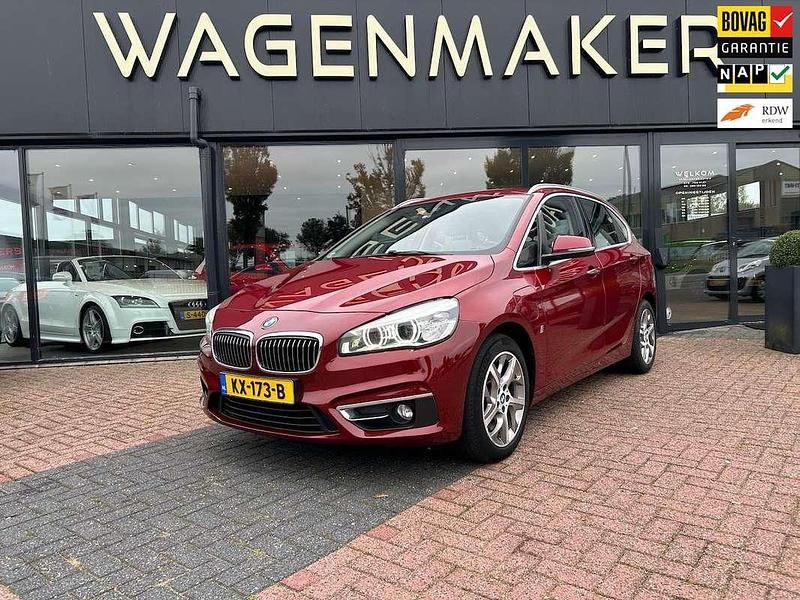Rood Gebruikt 2016 BMW 225 Active Tourer iPerformance MPV | € 9.750 (Eerlijke prijs) - Afbeelding 1/4