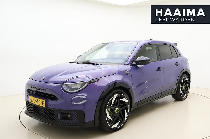 Paars Gebruikt 2025 Abarth 600e Scorpionissima SUV | € 44.400 - Afbeelding 1/4