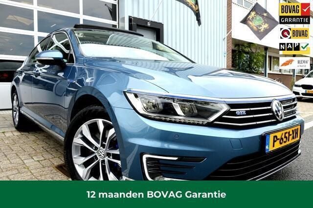 Blauw Gebruikt 2017 VW Passat Highline Sedan | € 22.950 - Afbeelding 1/4