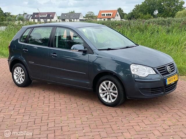 Grijs Gebruikt 2009 VW Polo Trendline Hatchback | € 3.995 (Eerlijke prijs) - Afbeelding 1/4
