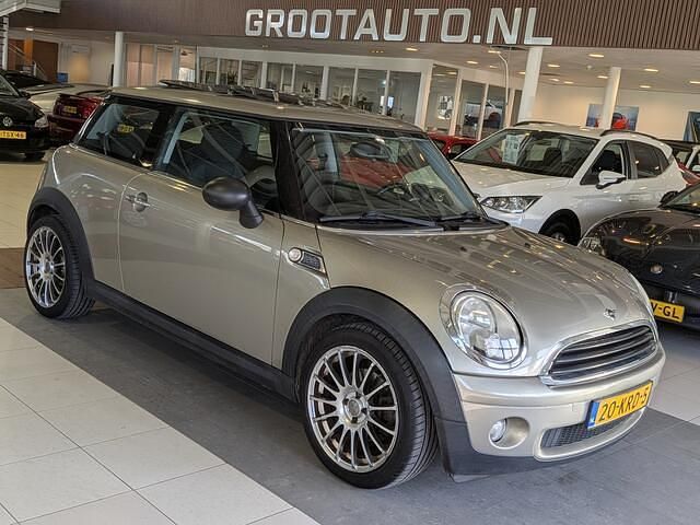 Grijs Occasion 2010 Mini ONE Hatchback | € 4.444 (Eerlijke prijs) - Afbeelding 1/4