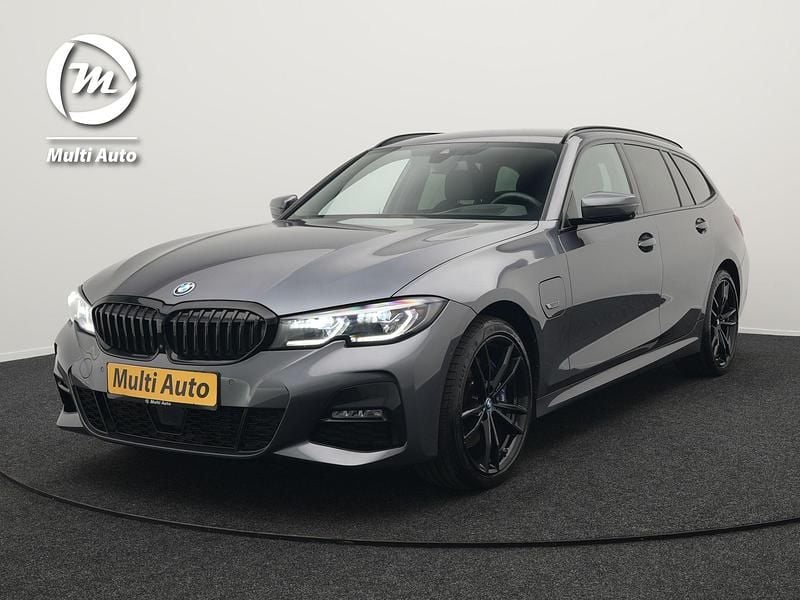 Grijs Gebruikt 2022 BMW 330e M Sport Stationwagen | € 34.740 (Goede deal) - Afbeelding 1/4
