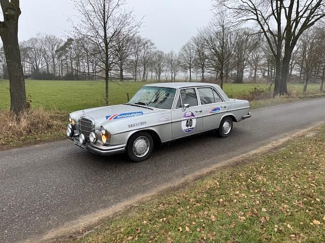 Grijs Occasion 1972 Mercedes 280 Sedan | € 12.950 - Afbeelding 1/4