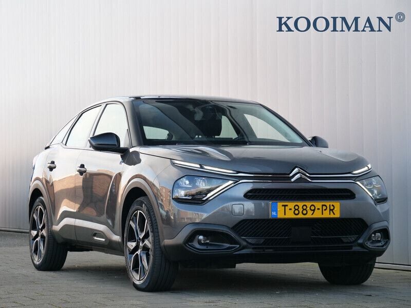 Grijs, metallic lak Gebruikt 2023 Citroën e-C4 Feel SUV | € 19.595 (Eerlijke prijs) - Afbeelding 1/4